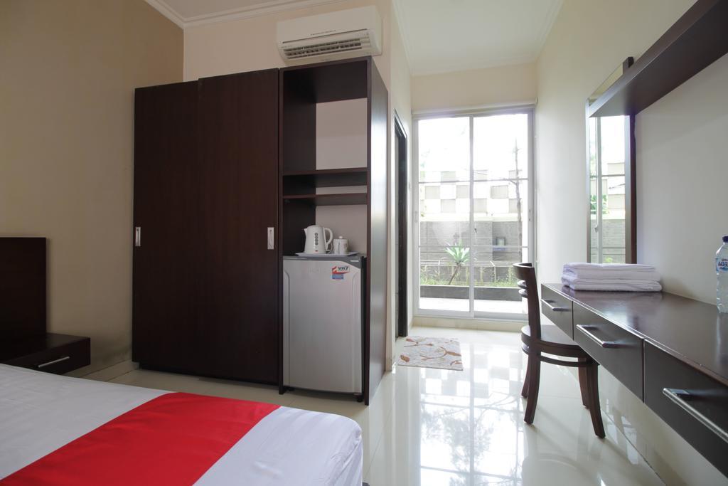 Reddoorz Plus Near Ambassador Mall Jakarta Luaran gambar