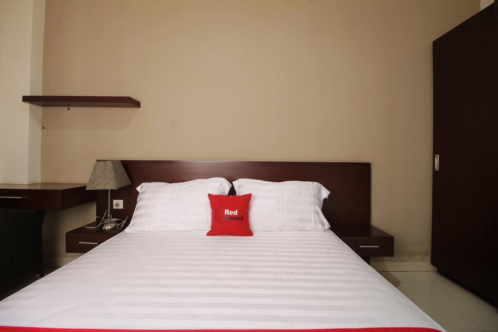 Reddoorz Plus Near Ambassador Mall Jakarta Luaran gambar