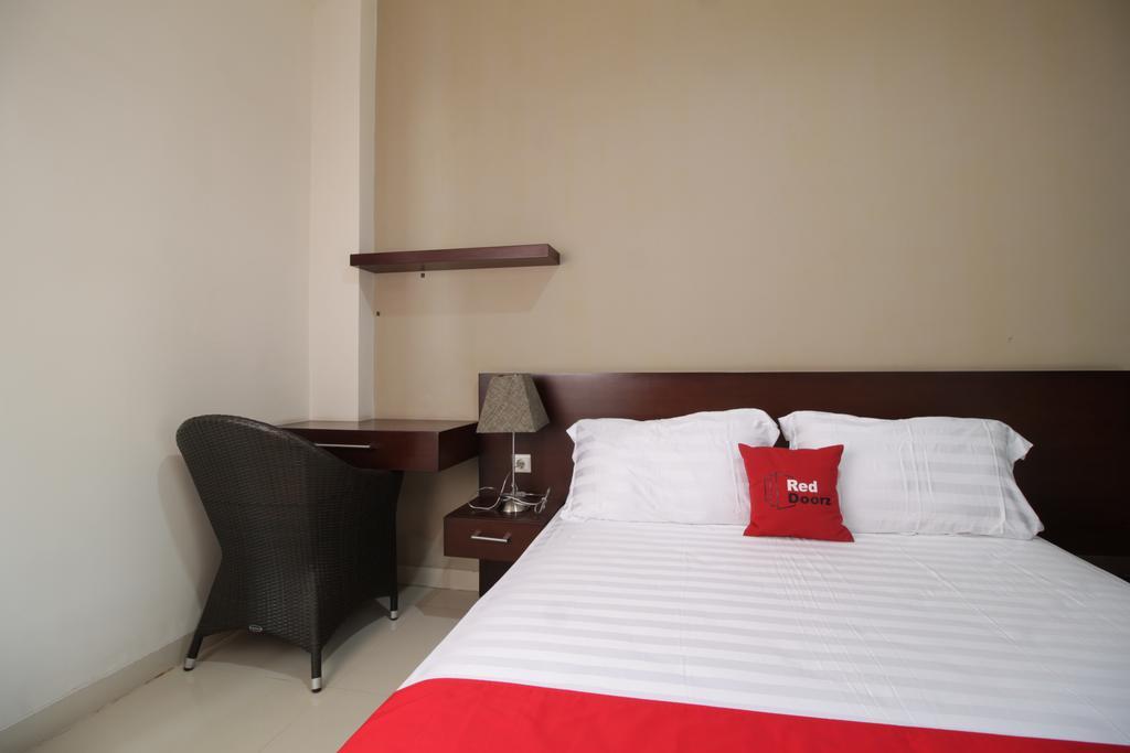 Reddoorz Plus Near Ambassador Mall Jakarta Luaran gambar