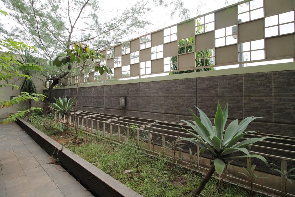 Reddoorz Plus Near Ambassador Mall Jakarta Luaran gambar