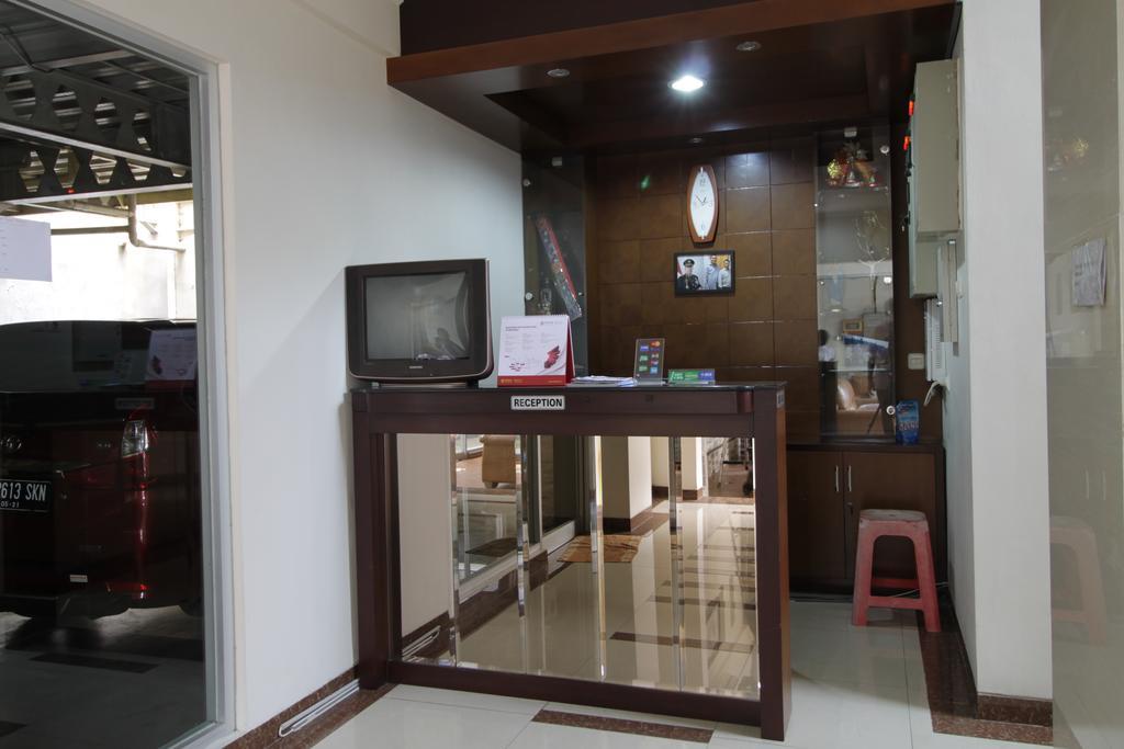 Reddoorz Plus Near Ambassador Mall Jakarta Luaran gambar