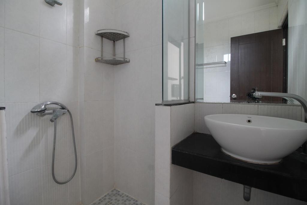 Reddoorz Plus Near Ambassador Mall Jakarta Luaran gambar